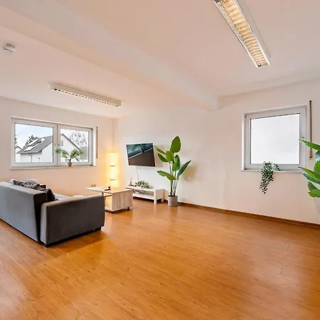 Rh02 - Grosses In Apartment